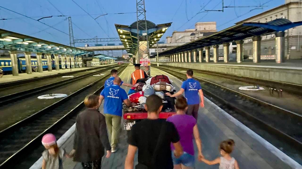Зображення посту: Ще 66 мешканців Донеччини вдалося евакуювати потягом до Вінничини та Київщини
