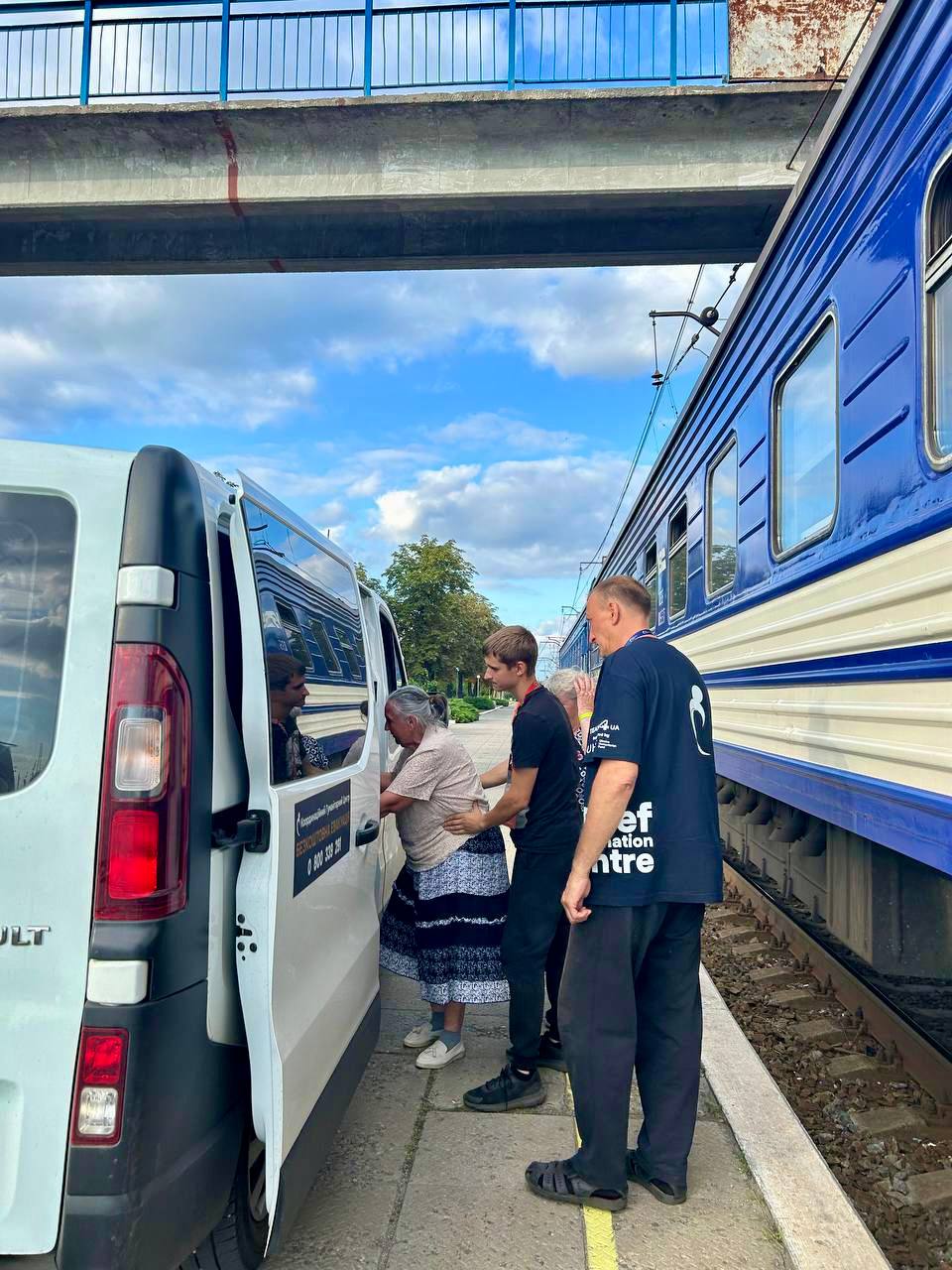 Зображення посту: Ще 66 мешканців Донеччини вдалося евакуювати потягом до Вінничини та Київщини
