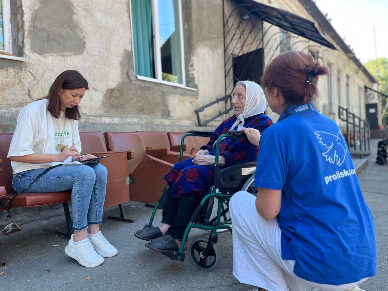 Стаття: «Пережила війну і полон під час Другої світової»: з Покровського району евакуювали 100-річну українку