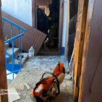 Фото наслідків російського удару авіабомбою по будинку в Добропіллі