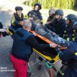 Фото наслідків російського удару авіабомбою по будинку в Добропіллі