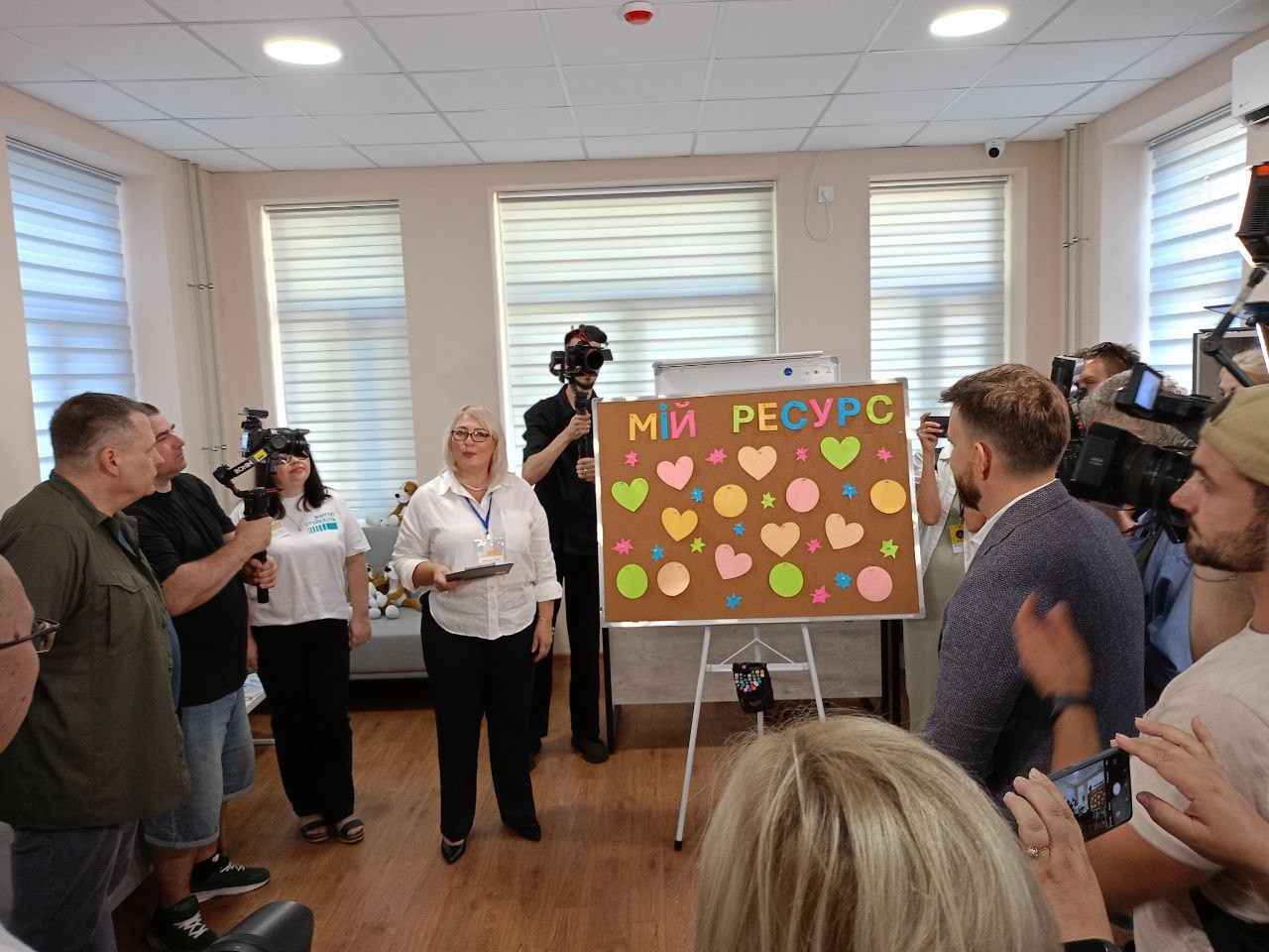 Фото відкриття Центру життєстійкості для маріупольців та переселенців з Покровська у Дніпрі