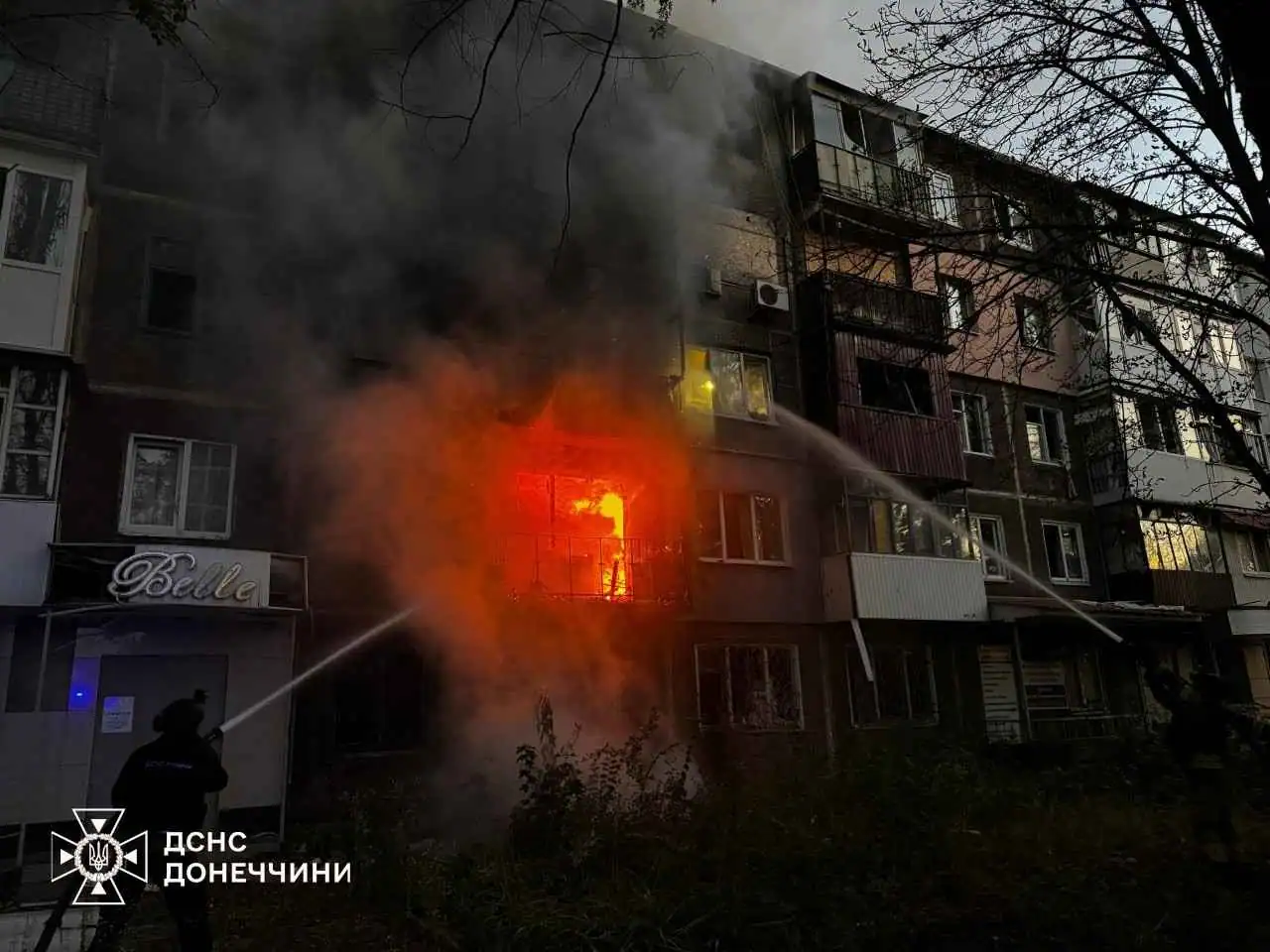 Зображення посту: ДСНС врятували двох людей під час ліквідації наслідків обстрілів у Костянтинівці