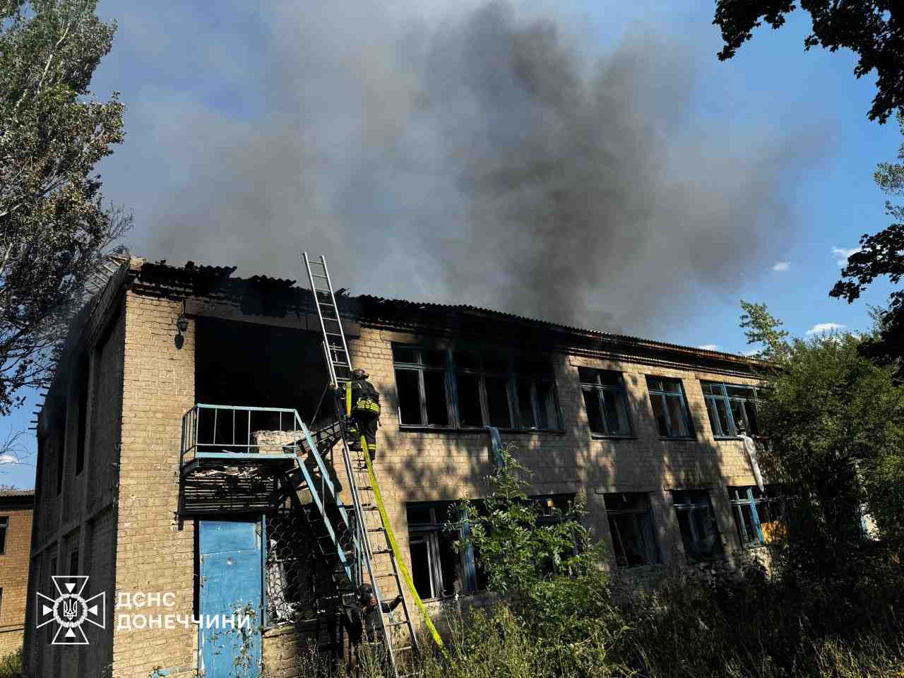 Зображення посту: ДСНС врятували двох людей під час ліквідації наслідків обстрілів у Костянтинівці