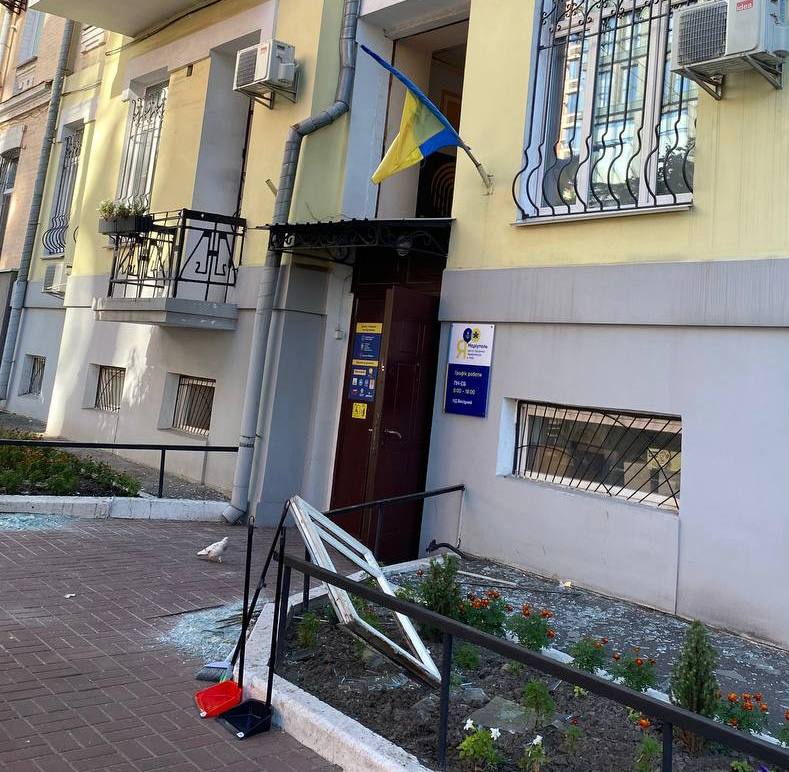 Зображення посту: У Києві внаслідок російської атаки пошкоджено центр «ЯМаріуполь»