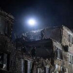 Зображення посту: У Києві завершили пошукову операцію після удару РФ: 10 людей досі зниклі безвісти