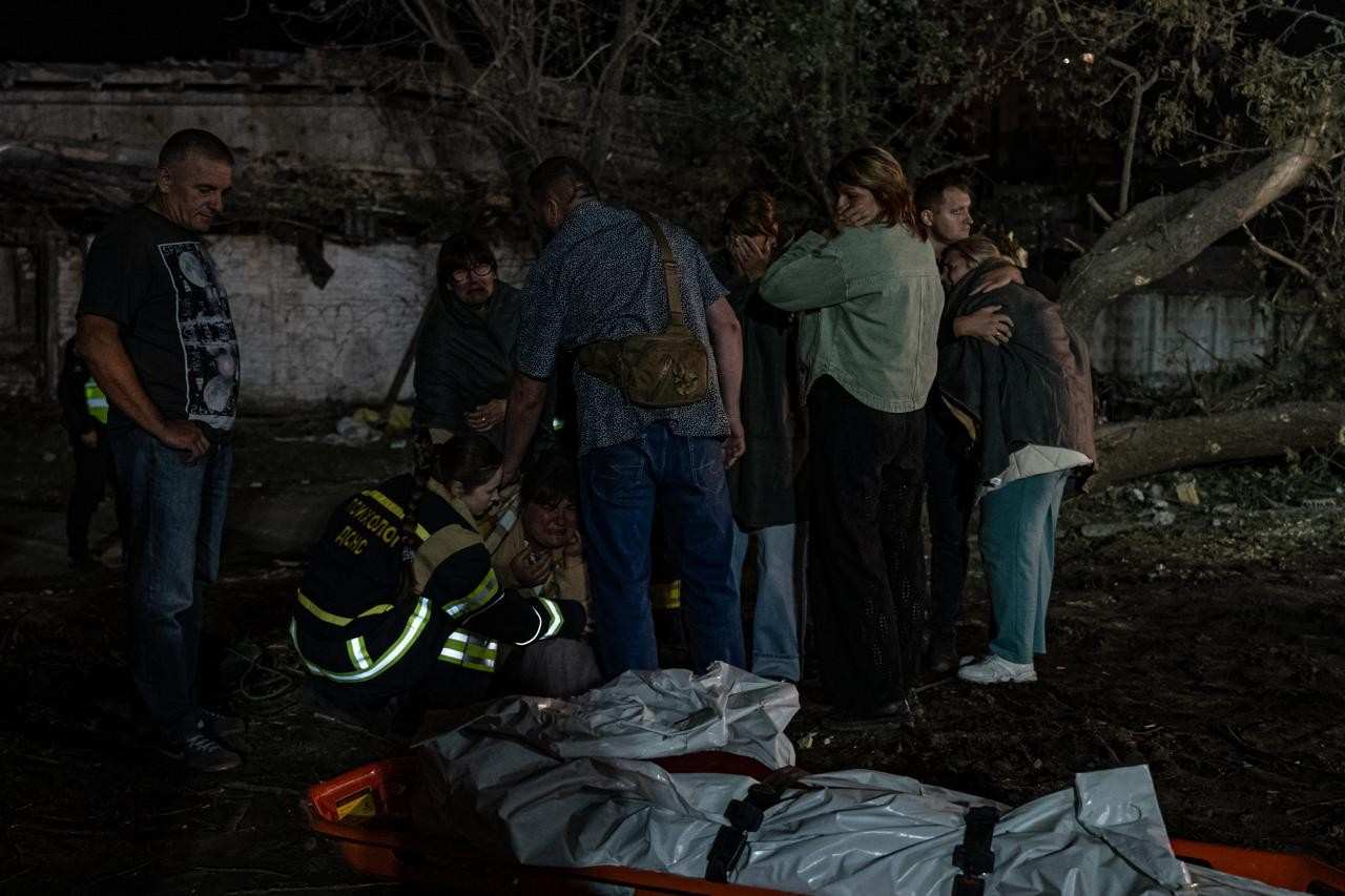 Зображення посту: У Києві завершили пошукову операцію після удару РФ: 10 людей досі зниклі безвісти