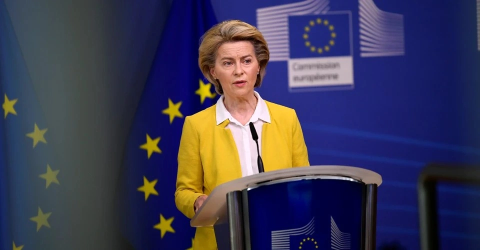 Стаття: Літак Урсули фон дер Ляєн без навігації приземлився у Болгарії: підозрюють російське втручання