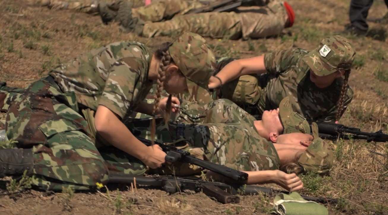 Стаття: Росія створила понад 210 таборів для перевиховання та військової підготовки українських дітей