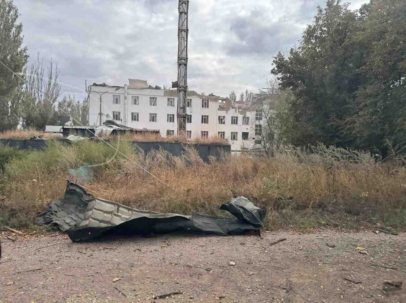 Зображення посту: У Костянтинівці через російські авіаудари знеструмлені підстанції та пошкоджена лікарня