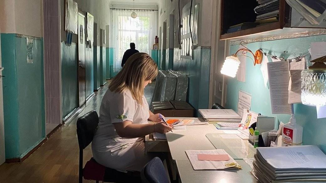 Зображення посту: «ЛНР» залучає старшокласників до роботи в лікарнях через нестачу працівників