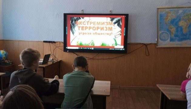 Стаття: Школи на окупованих територіях змушують погоджувати програми заходів із ФСБ