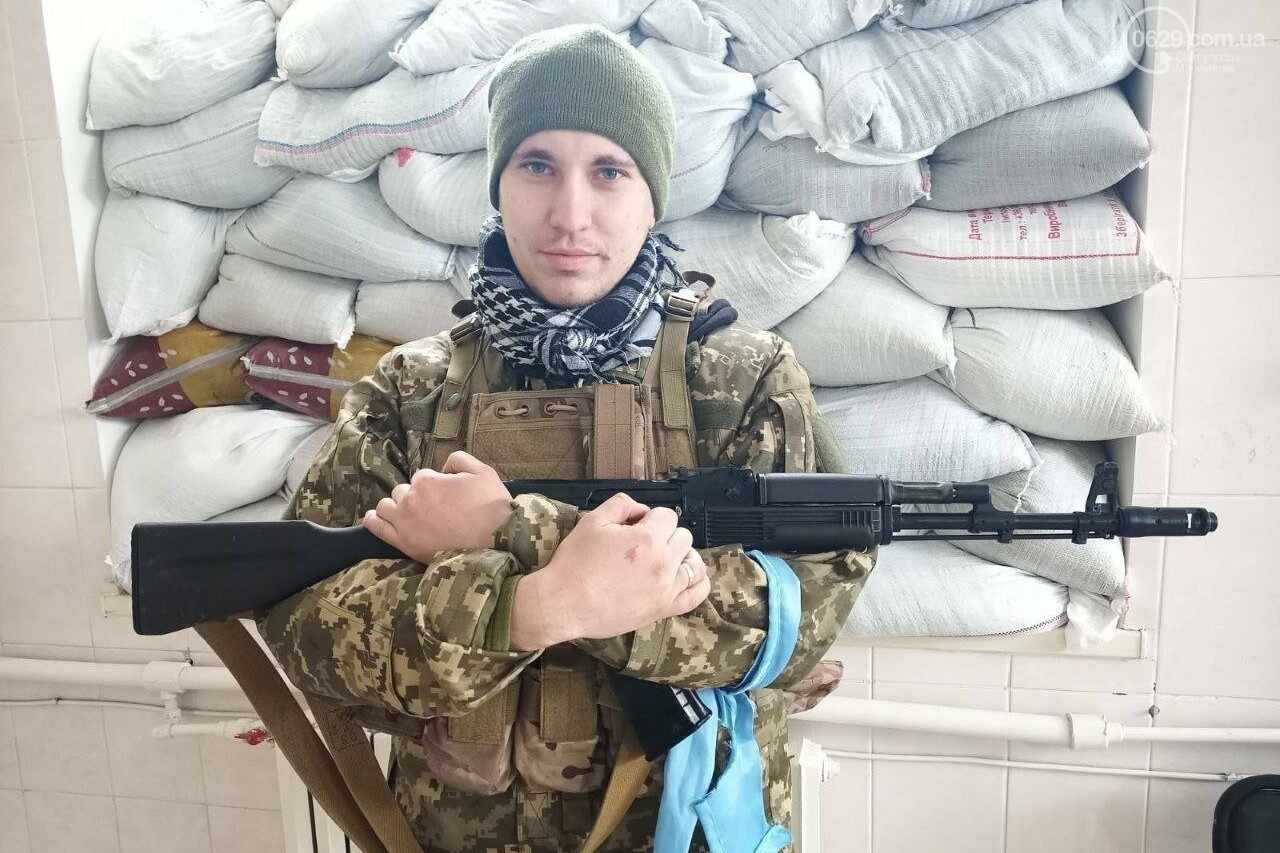Зображення посту: Допомагає сім’ям військових і пише книгу: історія журналіста з Маріуполя, звільненого з полону