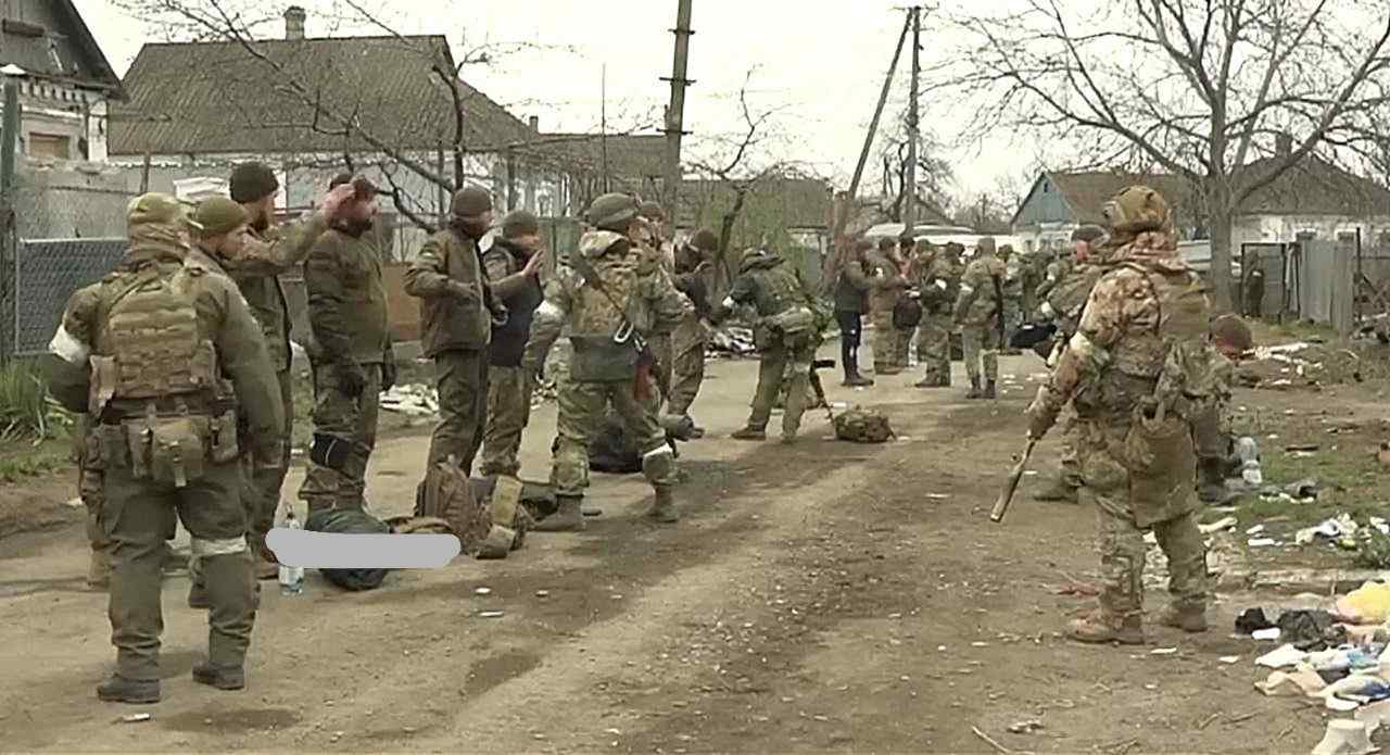 Зображення посту: Допомагає сім’ям військових і пише книгу: історія журналіста з Маріуполя, звільненого з полону