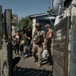 Зображення посту: «Немає куди їхати»: фоторепортаж Ліберових про евакуацію та життя переселенців у транзитних хабах