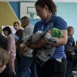 Зображення посту: «Немає куди їхати»: фоторепортаж Ліберових про евакуацію та життя переселенців у транзитних хабах