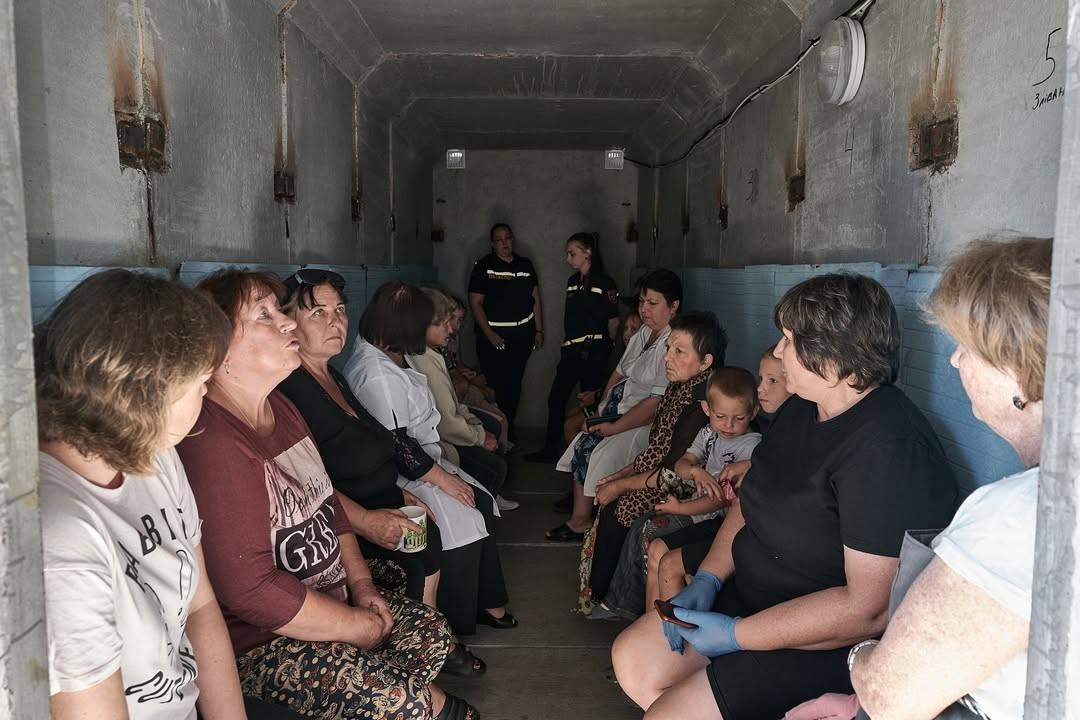 Зображення посту: «Немає куди їхати»: фоторепортаж Ліберових про евакуацію та життя переселенців у транзитних хабах