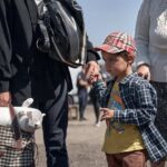 Зображення посту: «Немає куди їхати»: фоторепортаж Ліберових про евакуацію та життя переселенців у транзитних хабах