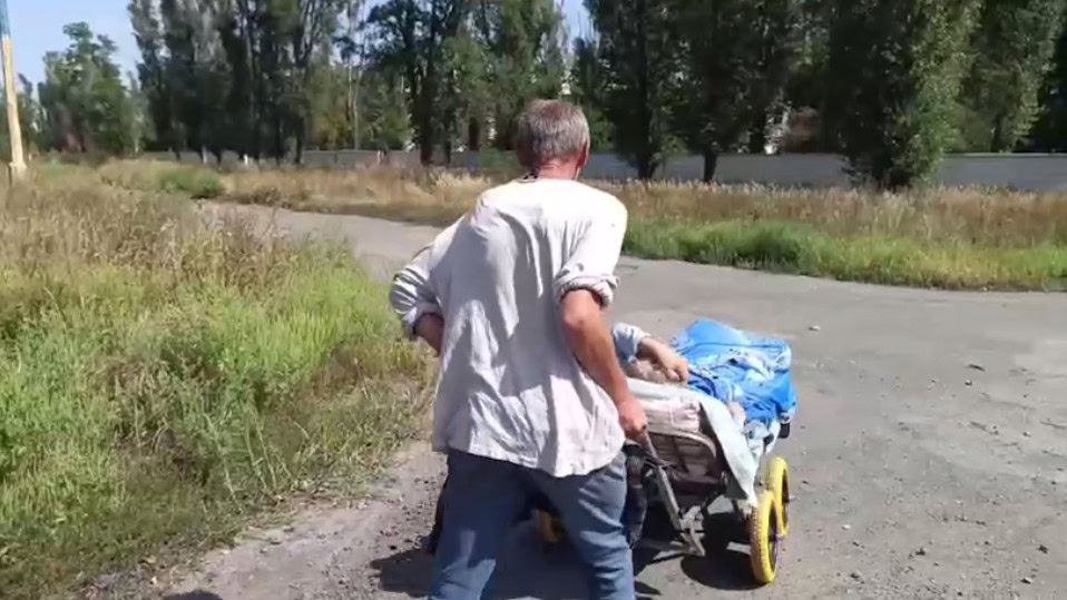 Стаття: У Покровську дрони РФ переслідували чоловіка та його поранену матір під час евакуації