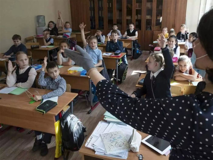 Стаття: У школах окупованої Луганщини відкриють у 5 разів більше «козацьких класів», ніж медичних