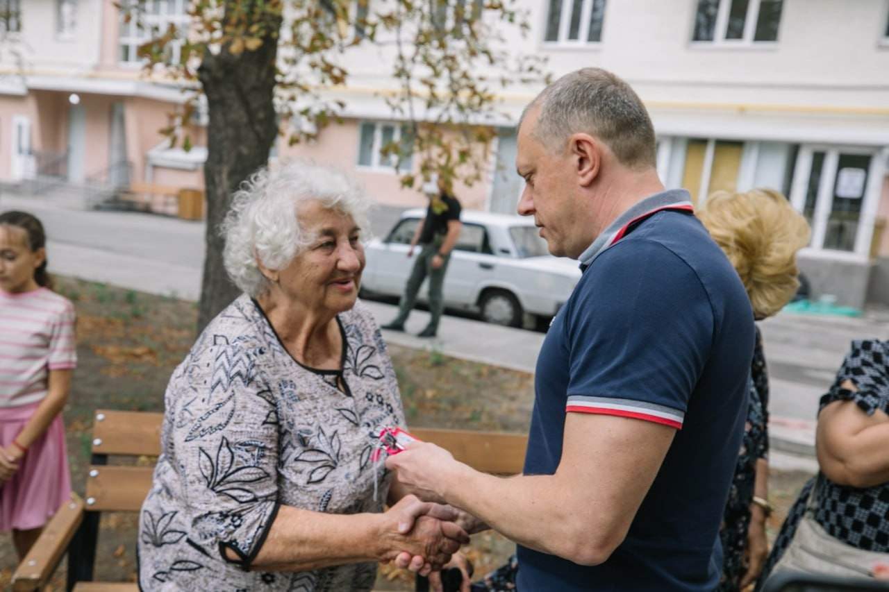 Стаття: Окупанти почали видавати маріупольцям квартири, відібрані у інших містян