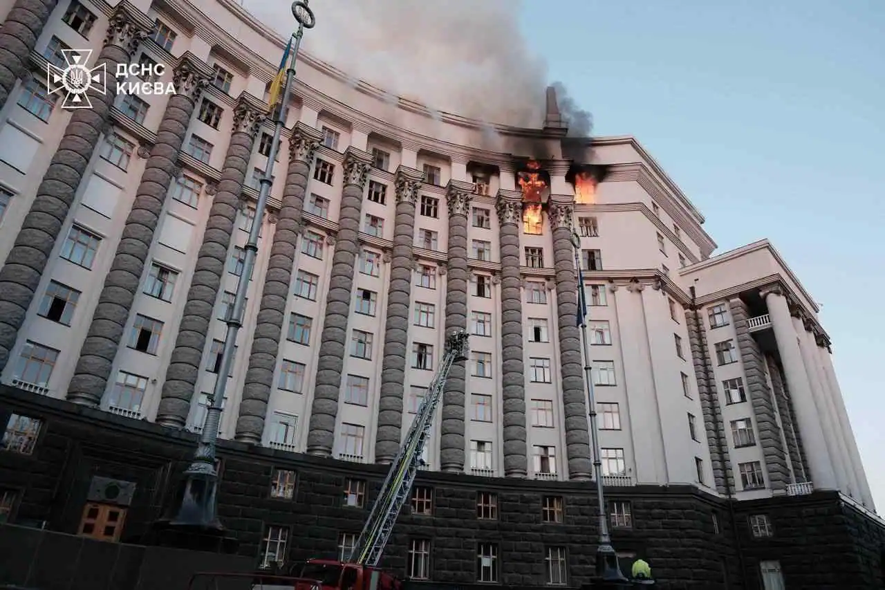 Стаття: У будівлю Кабміну влучила крилата ракета «Іскандер-К», але бойова частина не здетонувала
