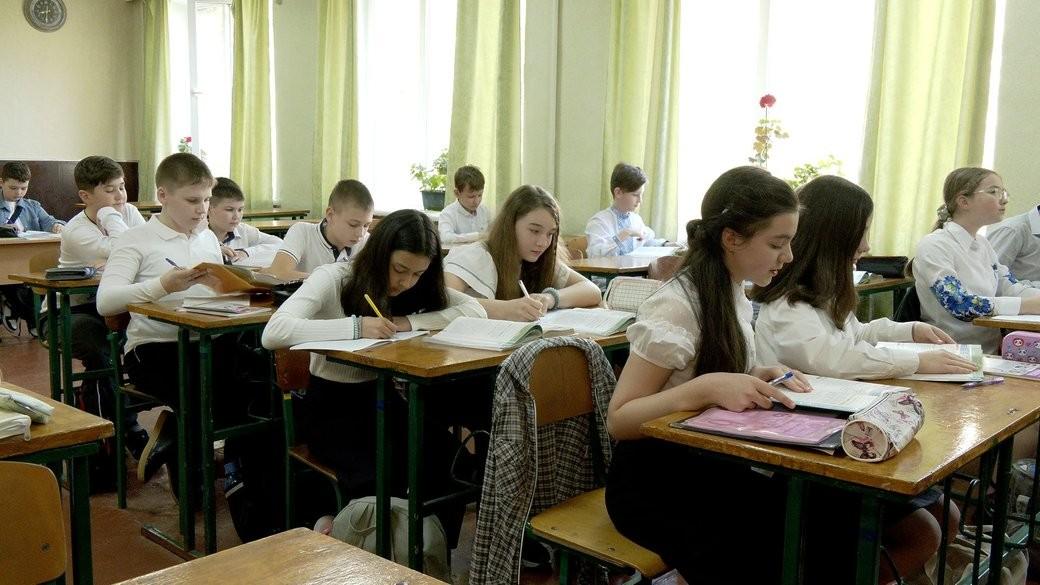 Стаття: У школах Луганщини навчатимуться понад 16 тисяч учнів
