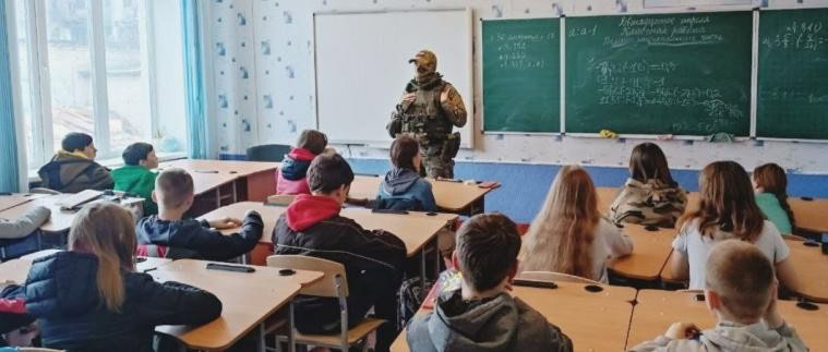 Стаття: Окупанти збільшили кількість уроків історії РФ на Луганщині та розпочали перепідготовку вчителів