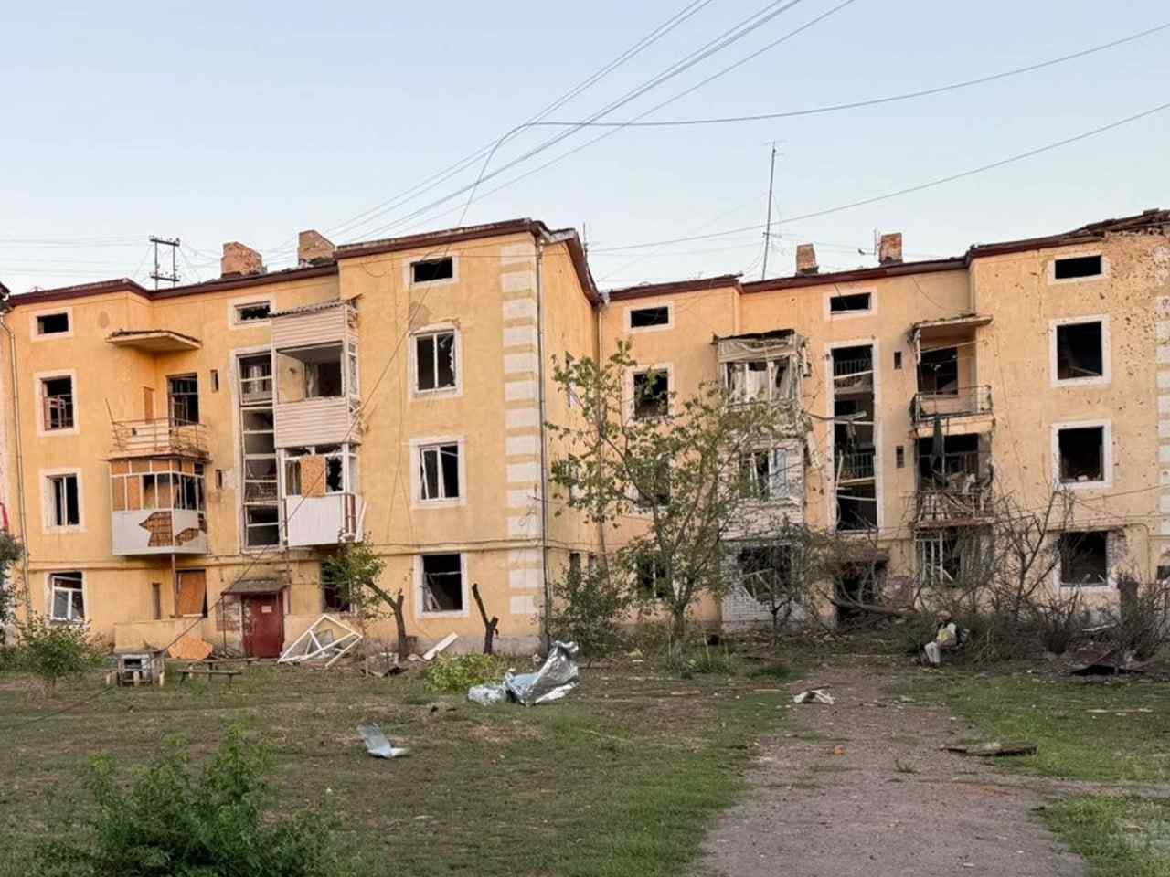 Зображення посту: Росіяни поцілили з РСЗВ «Смерч» у житлові будинки Дружківки: є поранені