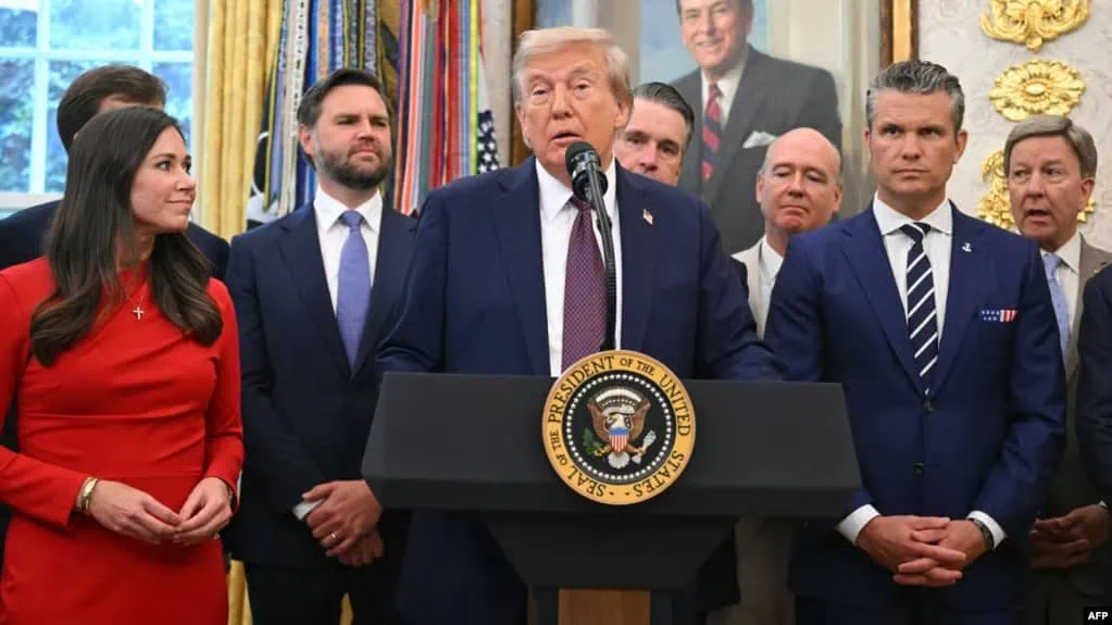 Стаття: Трамп обіцяє розкрити «цікаві речі» про війну в Україні та погрожує змінити підхід до Росії