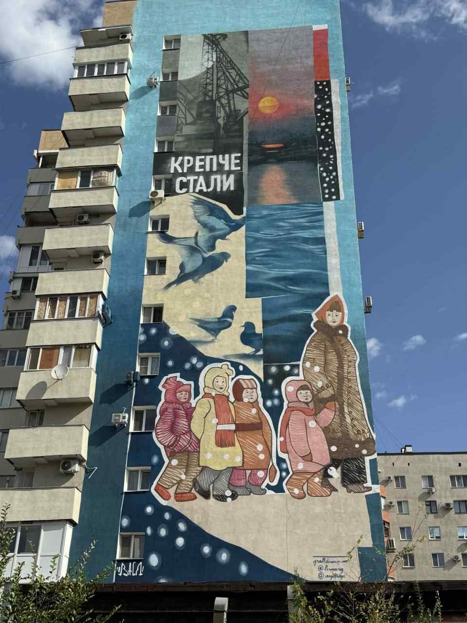 Зображення посту: У Маріуполі замінили всі українські пам’ятнки та мурали російською пропагандою