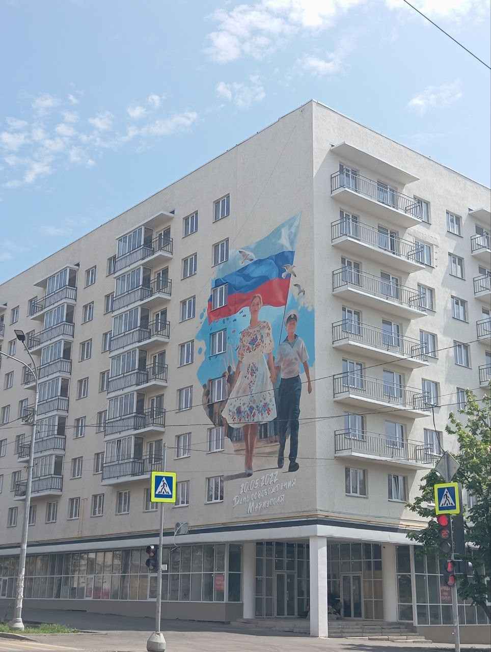 Зображення посту: У Маріуполі замінили всі українські пам’ятнки та мурали російською пропагандою