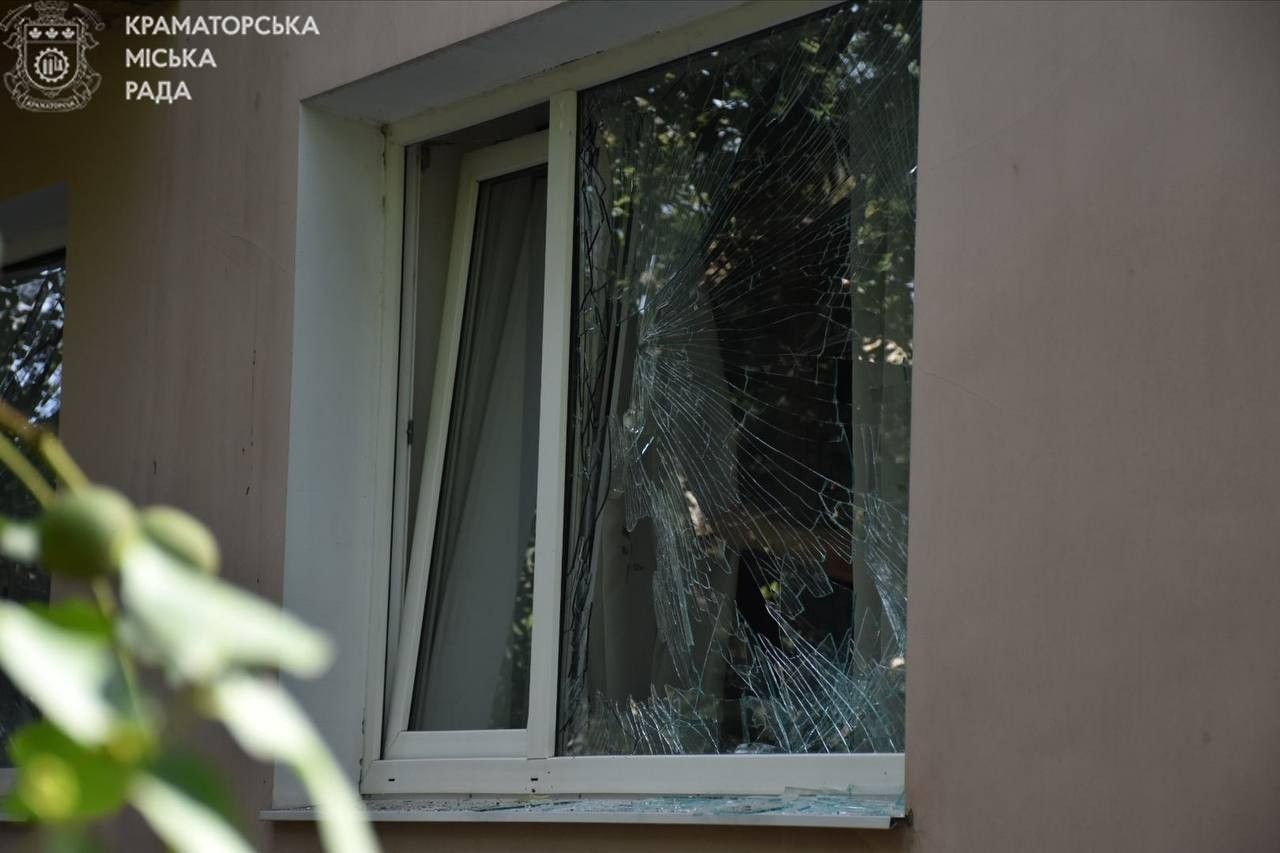 Зображення посту: У Краматорську зафіксували серію ударів безпілотників — постраждала жінка