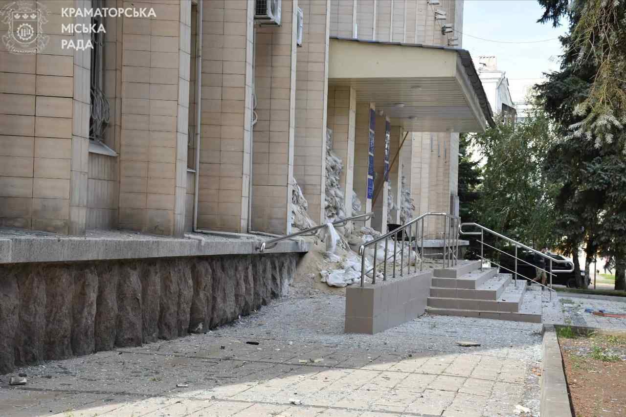 Стаття: У Краматорську зафіксували серію ударів безпілотників — постраждала жінка