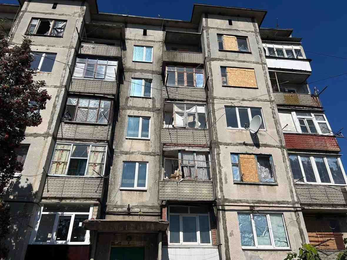 Стаття: Окупанти атакували Краматорськ авіабомбою: пошкоджено житлові будинки
