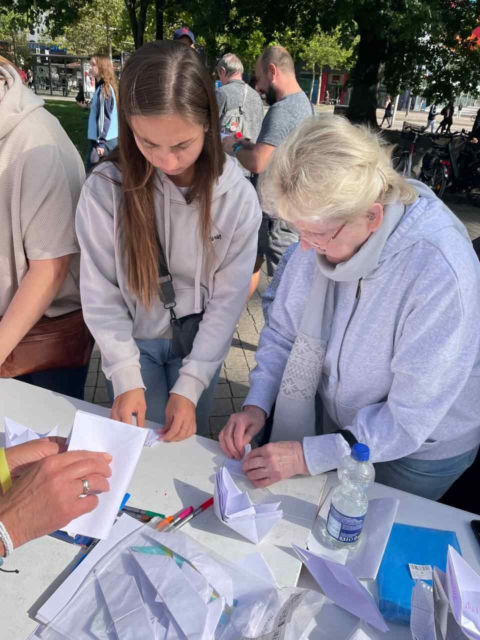 Фото акції «Маріуполь — порт пам’яті» у Німеччині