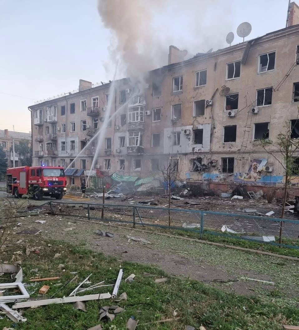 Зображення посту: Окупанти поцілили трьома авіабомбами по центру Краматорська: 9 людей постраждали