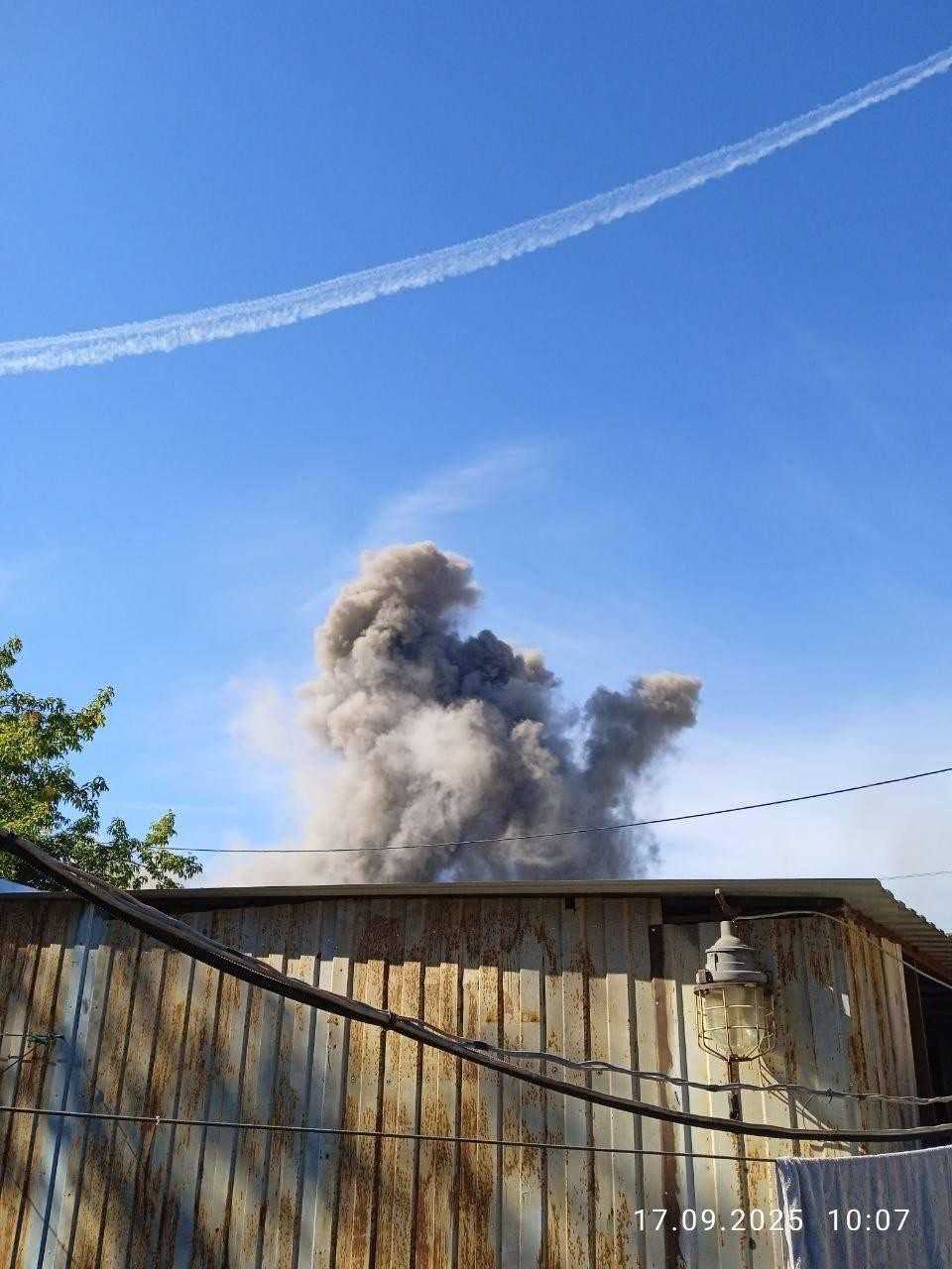 Зображення посту: В окупованому Донецьку пролунали вибухи: повідомляють про можливе влучання по базуванню окупантів