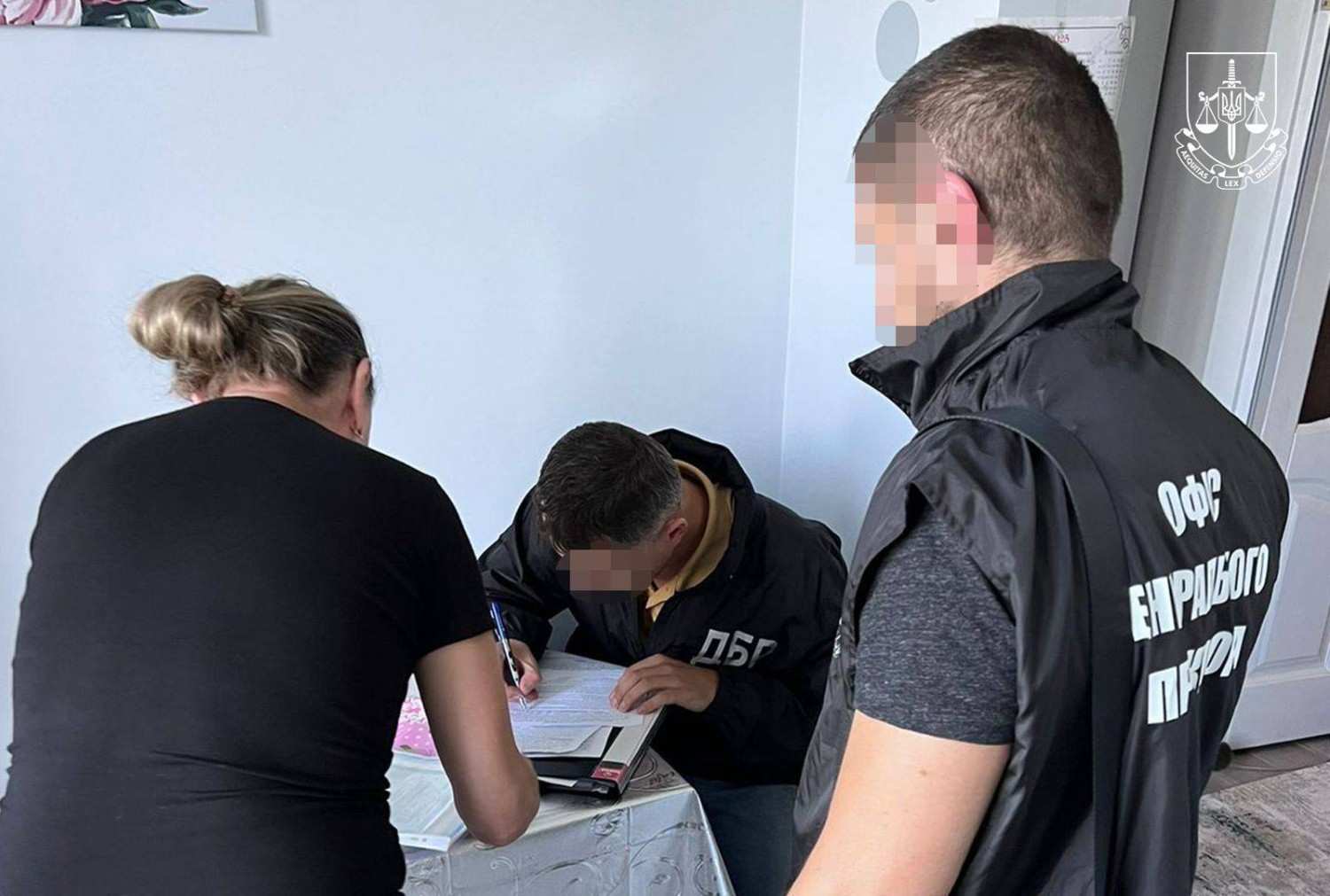 Стаття: Суддю з Донеччини, обвинувачену в поширенні проросійських наративів, відправили під домашній арешт і арештували майно