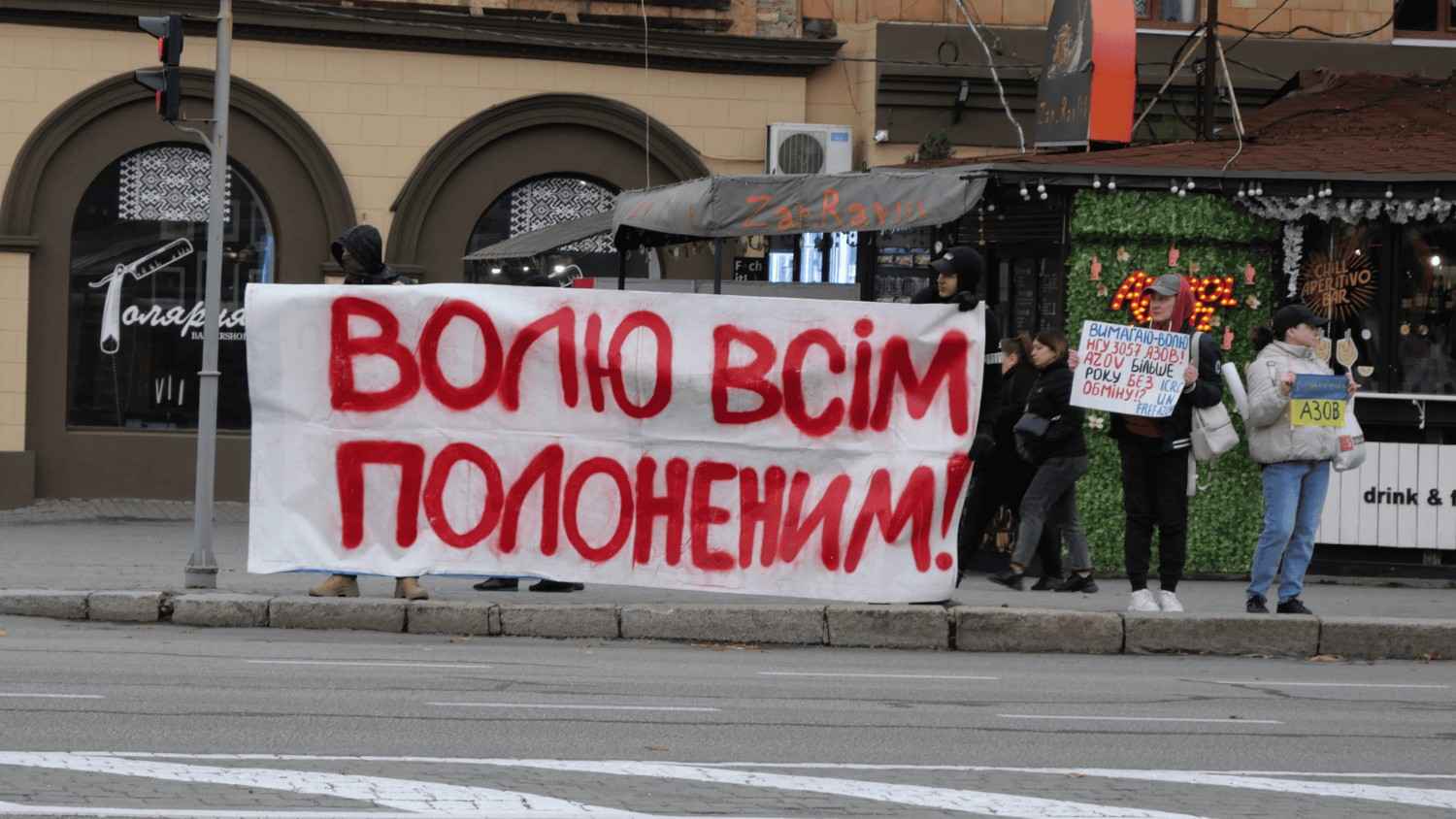 Стаття: «Показують синці, шрами, але немає свідків та документів». Чому комісія відмовляє звільненим із полону у статусі та допомозі