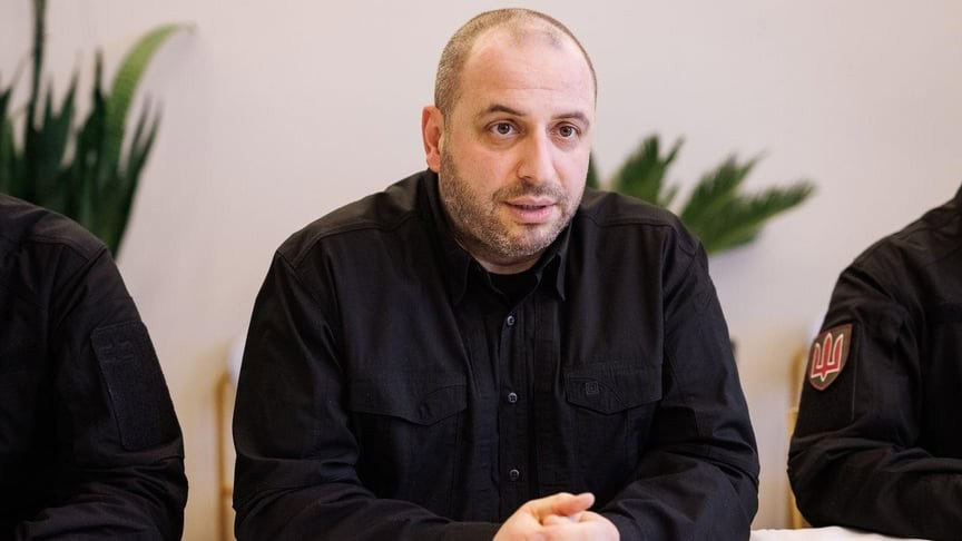 Стаття: Центр протидії корупції виявив незадекларовані квартири та вілли у США, пов’язані з родиною Умєрова