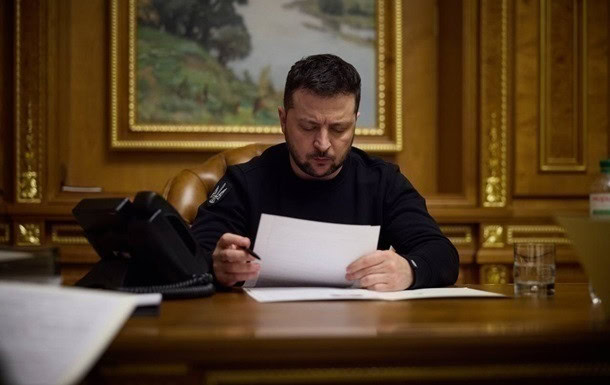 Стаття: Зеленський подав законопроєкти про продовження воєнного стану та мобілізації