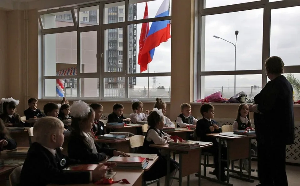 Зображення посту: Школярів з окупованої Донеччини відправляють до Росії для пропагандистських культурних турів