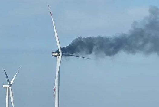 Стаття: У Краматорську російські війська пошкодили обстрілом вітряну турбіну
