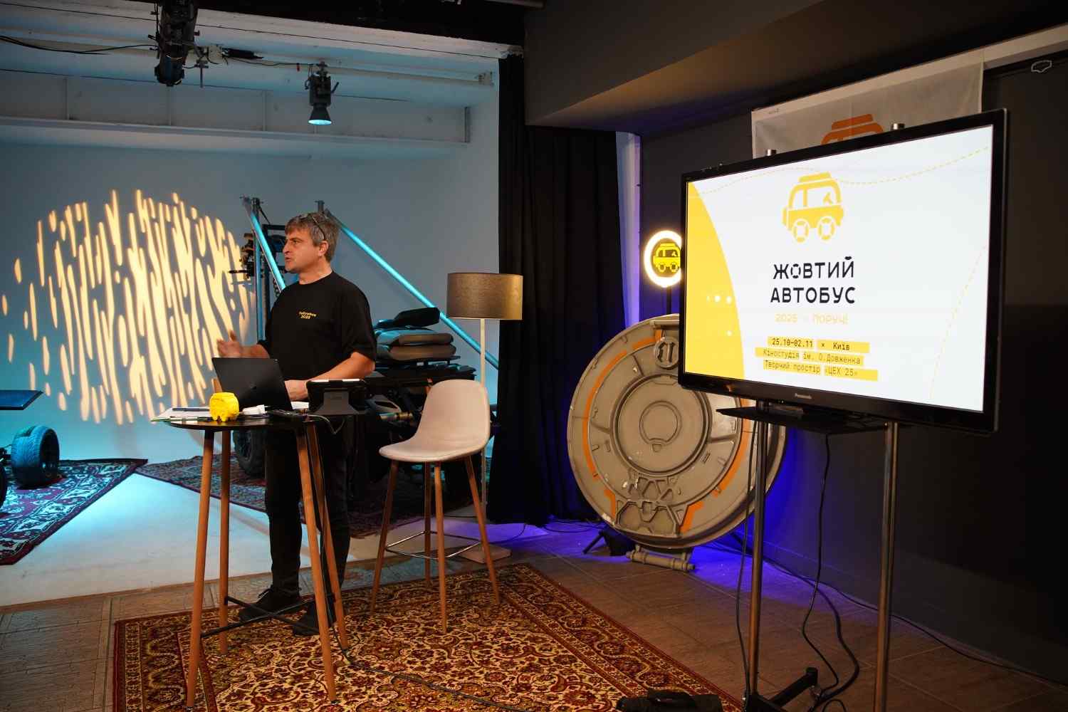 Зображення посту: «Жовтий автобус»: у Києві діти військових і переселенців створюють кіно та вчаться журналістиці