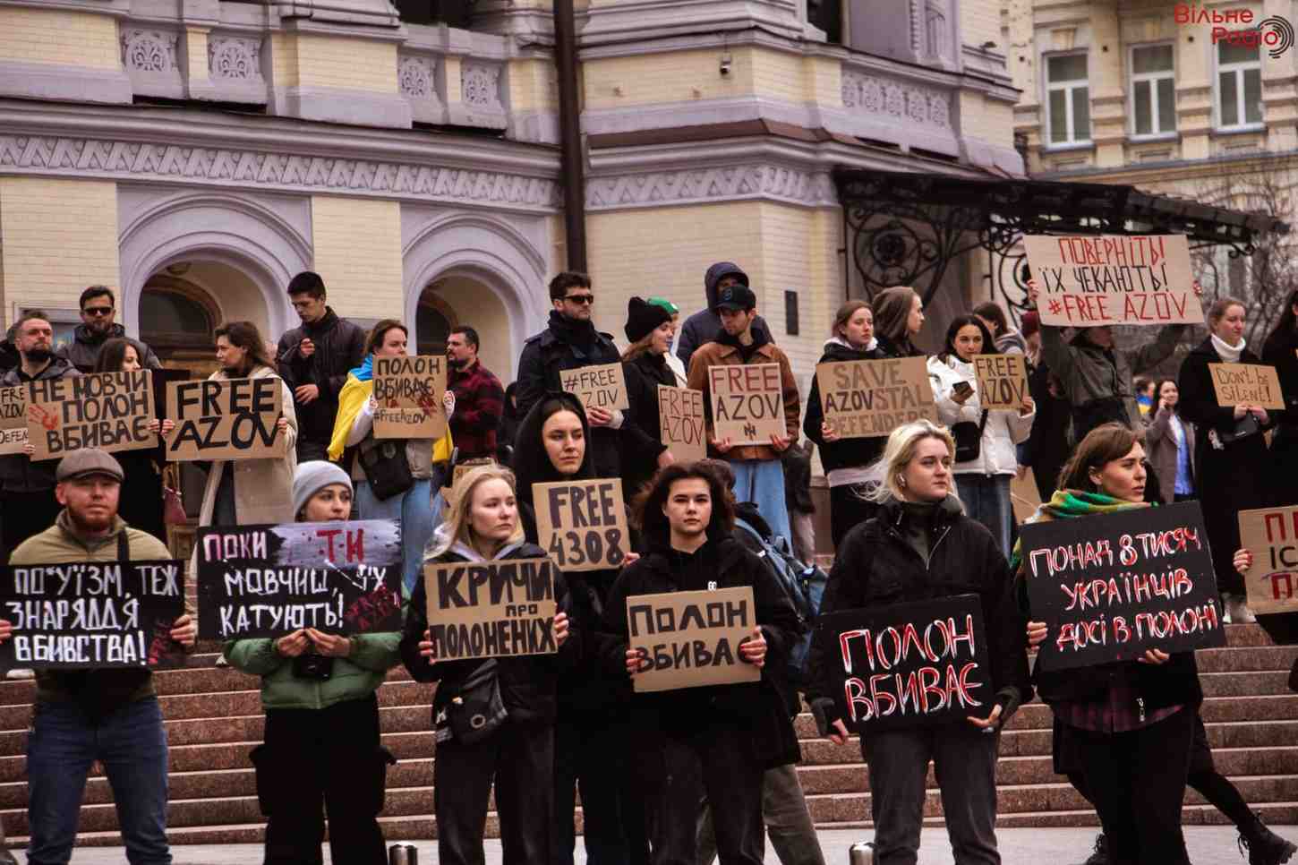 Стаття: Родини захисників Маріуполя попереджають владу про нове голодування
