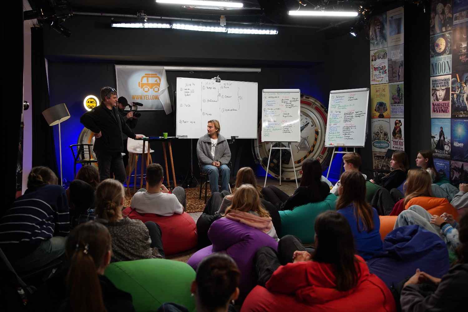 Зображення посту: «Важлива місія»: Алан Бадоєв зустрівся з дітьми військових та переселенцями у проєкті «Жовтий автобус»