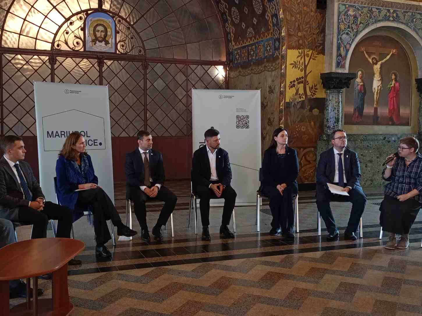 Зображення посту: «Є міста, які порівнюють себе з Маріуполем. Але це не чесно». У Києві говорили про справедливість для маріупольців
