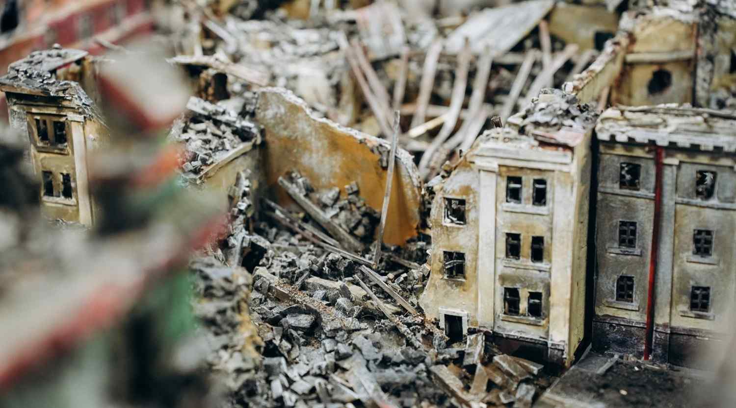 Зображення посту: Маріупольський університет отримав для музею макет зруйнованого під час блокади центру міста