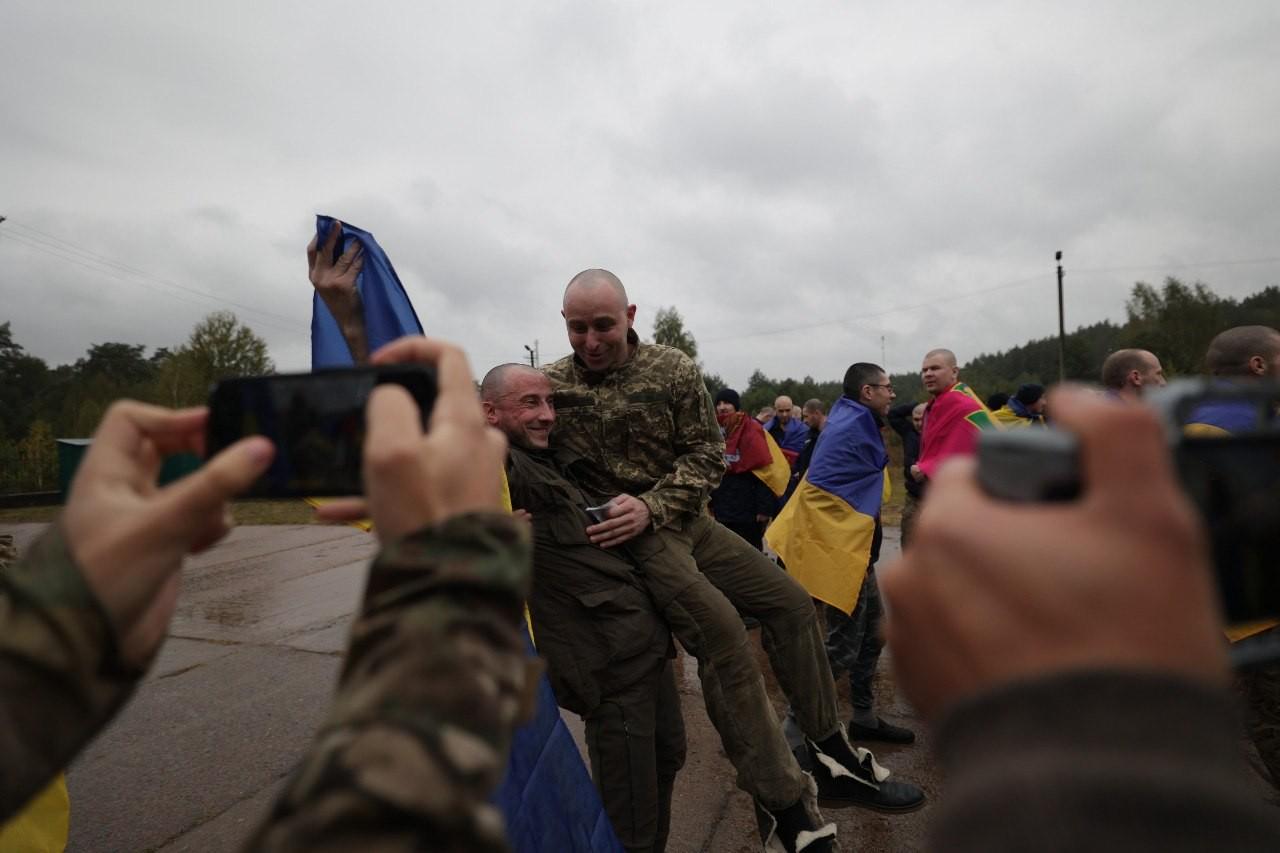 Зображення посту: Україна повернула з російського полону 20 цивільних та 185 військових: серед них захисники Маріуполя й «Азовсталі»